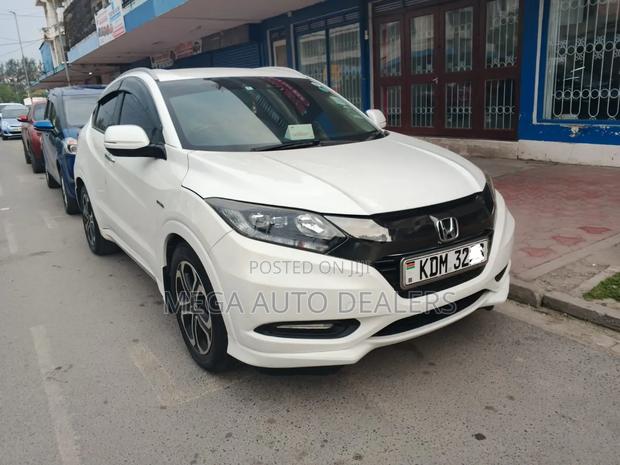 Honda Vezel 2013 White