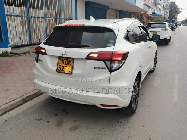 Honda Vezel 2013 White