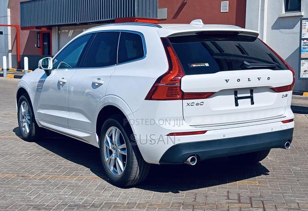 Volvo XC60 T5 Momentum AWD 2018 White