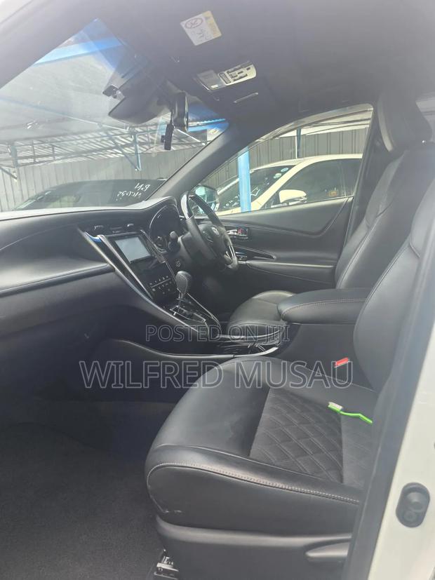 Toyota Harrier 2.0 2019 White