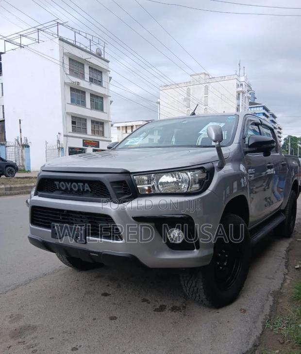 Toyota Hilux Revo Double Cab Deisel 2.4 AWD 2018 Silver