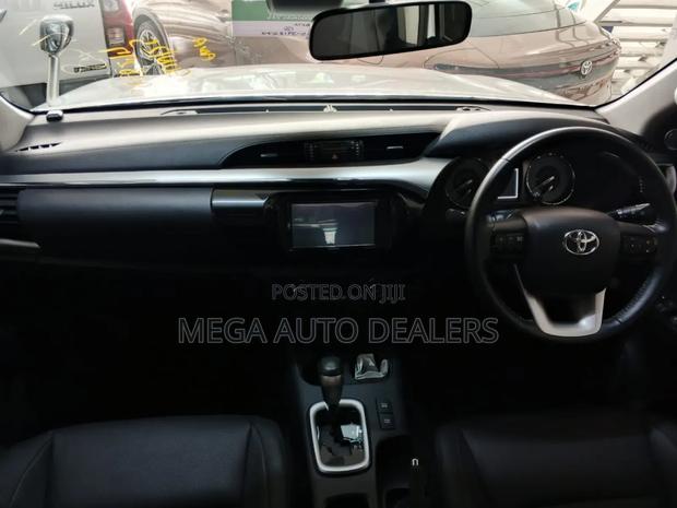Toyota Hilux 2019 Silver