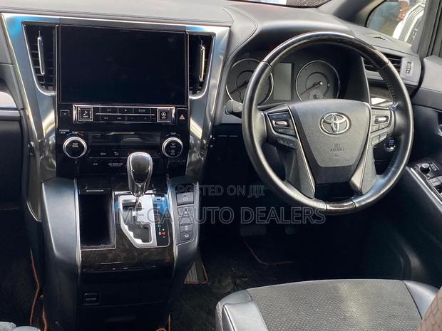 Toyota Alphard 2018 White