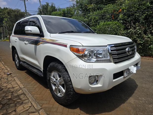 Toyota Land Cruiser 2015 White