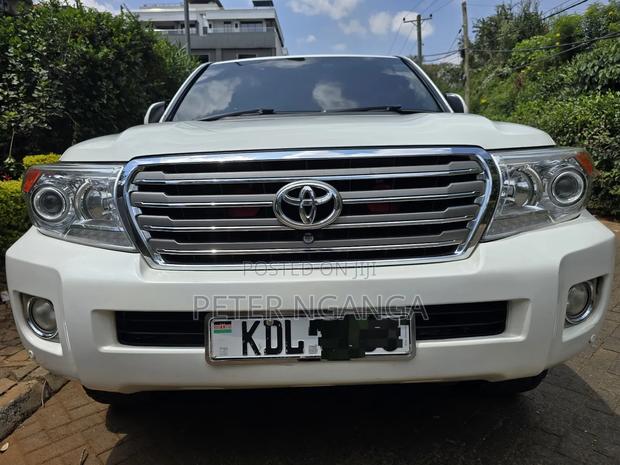 Toyota Land Cruiser 2015 White