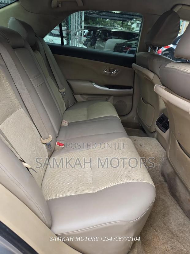Toyota Crown 2012 Silver