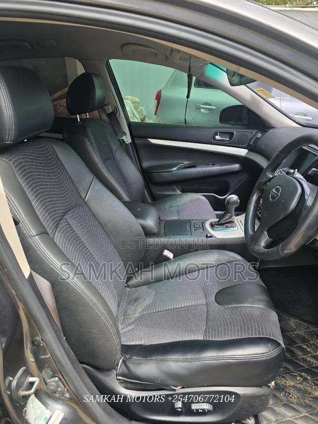 Nissan Skyline 2009 Gray