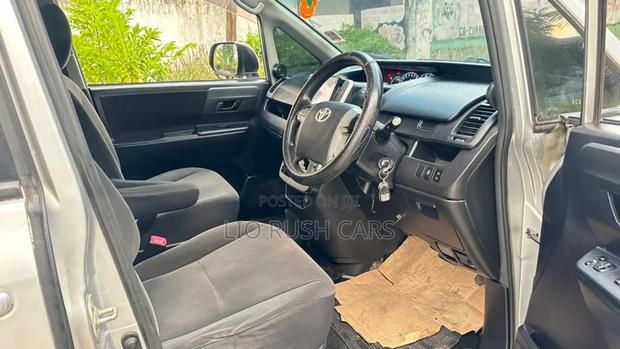 Toyota Noah 2013 Silver