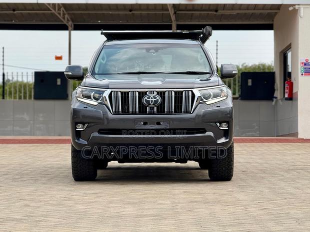 Toyota Land Cruiser Prado 2018 Gray