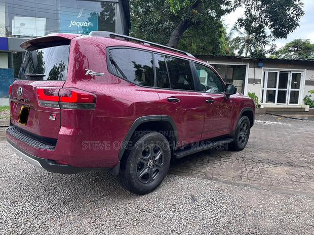 Toyota Land Cruiser 2024 Red