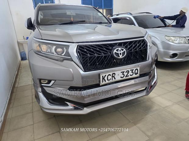 Toyota Land Cruiser Prado 2012 Gray