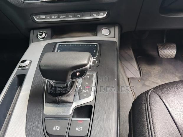 Audi Q5 2018 Silver