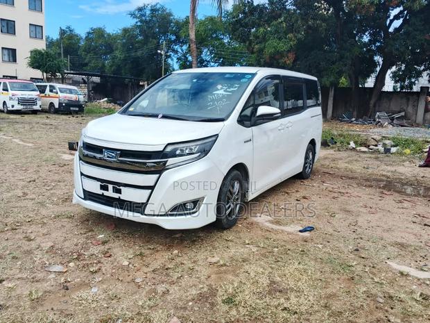 Toyota Noah 2018 White