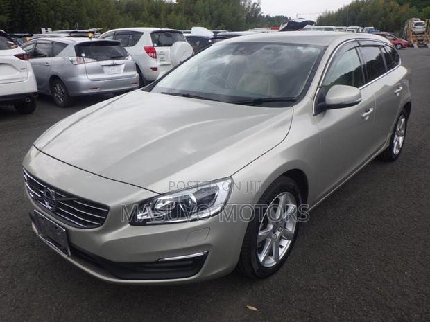 Volvo V60 2018 Beige
