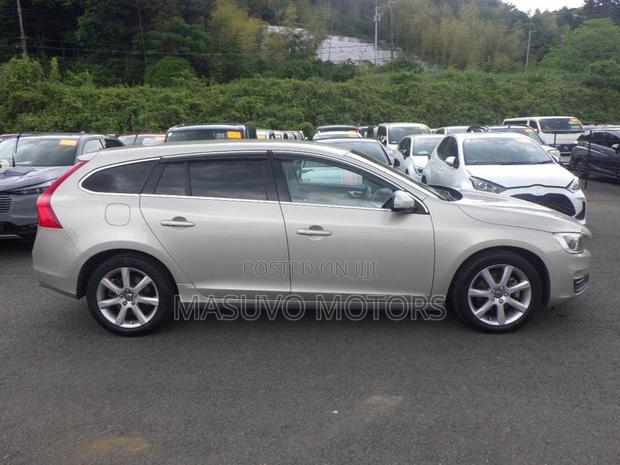 Volvo V60 2018 Beige