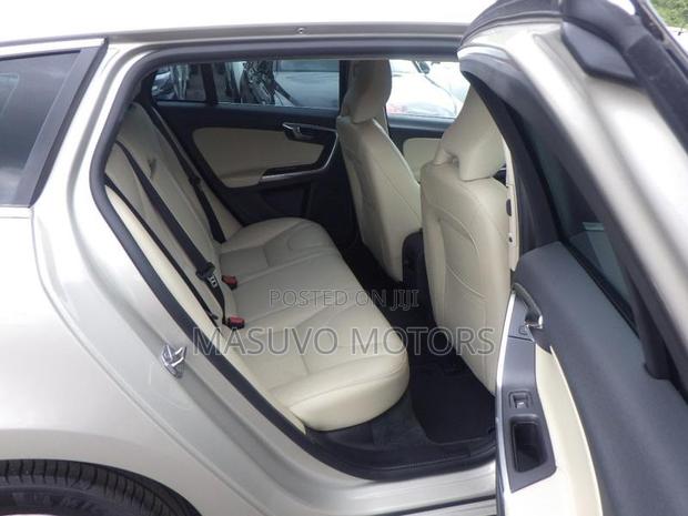 Volvo V60 2018 Beige