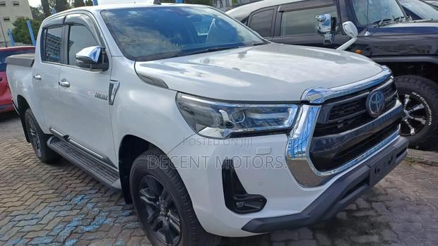 Toyota Hilux Revo Double Cab Deisel 2.4 AWD 2020 White