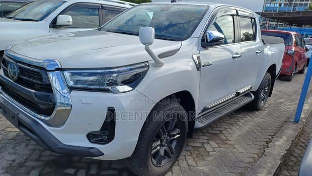 Toyota Hilux Revo Double Cab Deisel 2.4 AWD 2020 White