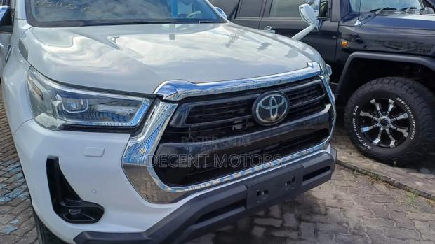 Toyota Hilux Revo Double Cab Deisel 2.4 AWD 2020 White