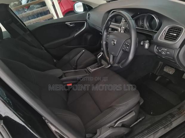 Volvo V40 2019 Black