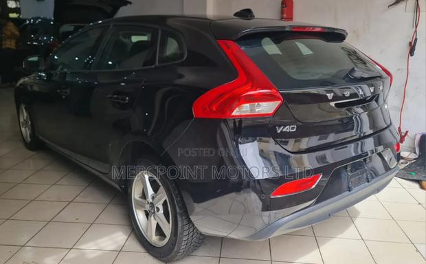 Volvo V40 2019 Black