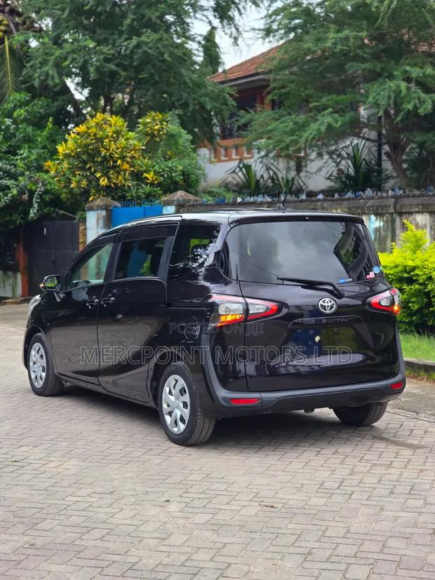 Toyota Sienta 1.5 FWD 2018 Purple