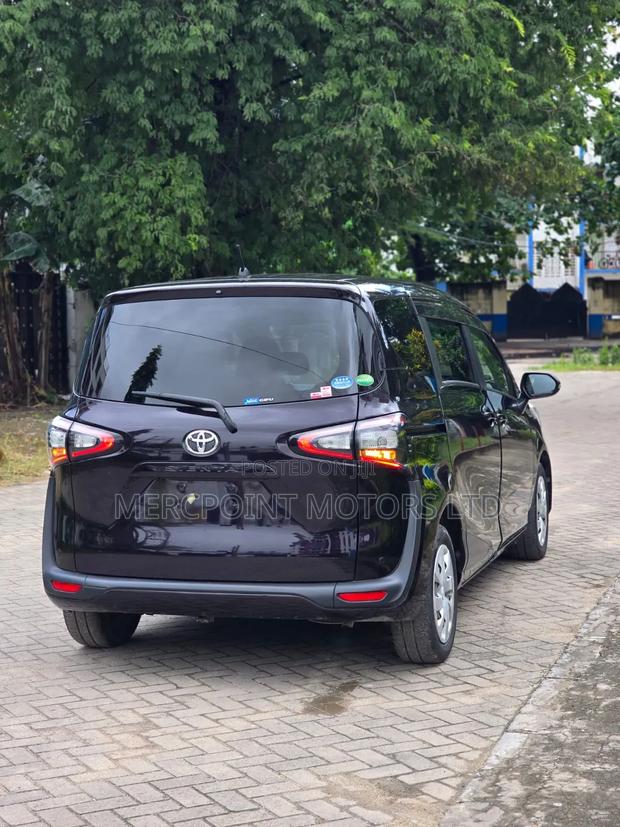Toyota Sienta 1.5 FWD 2018 Purple