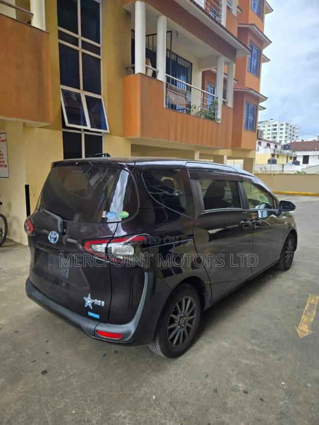 Toyota Sienta 1.5 Hybrid FWD 2018 Brown