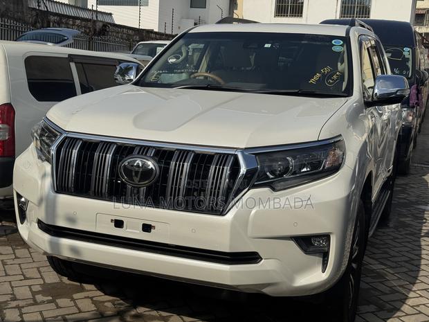 Toyota Land Cruiser Prado 2.8 2019 White