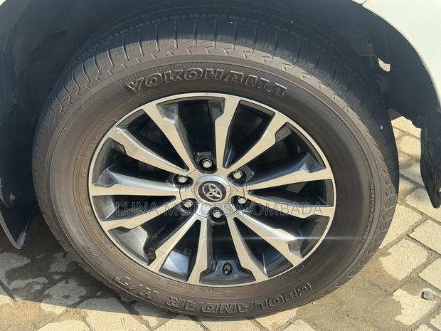 Toyota Land Cruiser Prado 2.8 2019 White