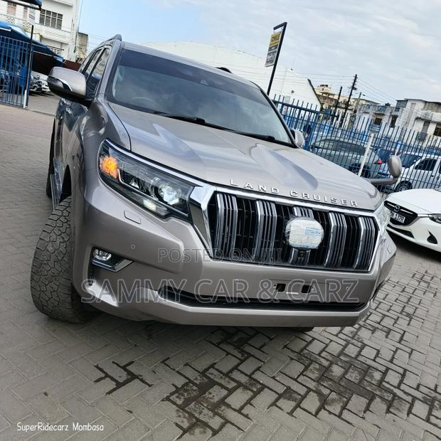 Toyota Land Cruiser 2018 Gold