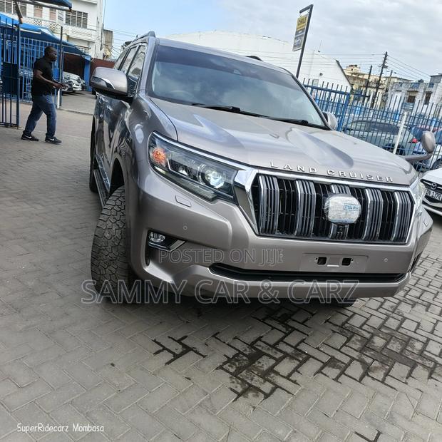 Toyota Land Cruiser 2018 Gold