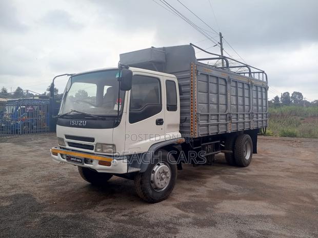 Isuzu ELF Truck 2017 White