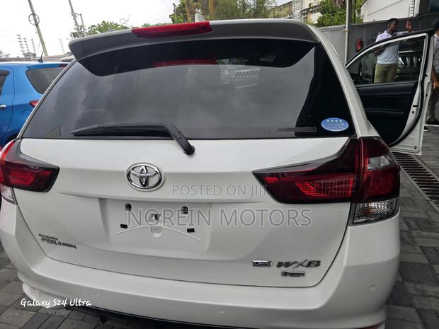 Toyota Corolla Fielder 2018 Pearl