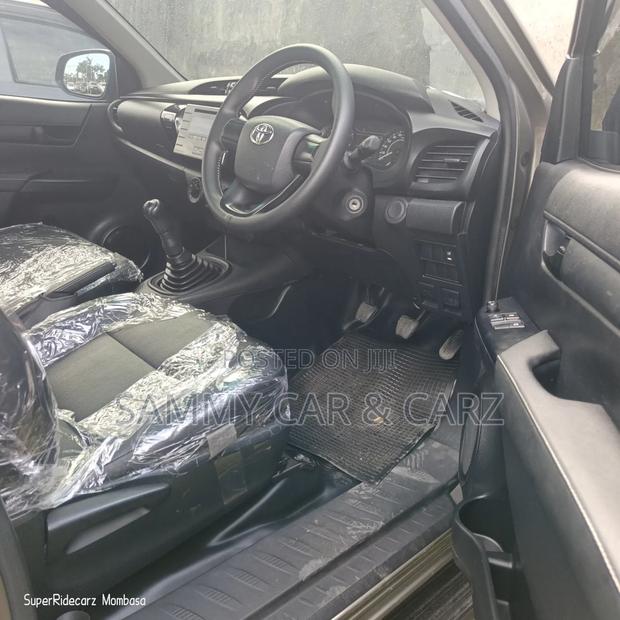 Toyota Hilux 2018 Gray