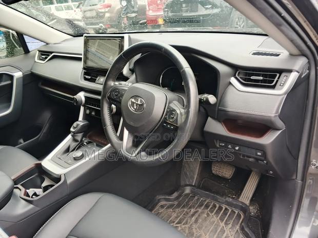 Toyota RAV4 Hybrid 2019 Silver