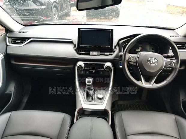 Toyota RAV4 Hybrid 2019 Silver