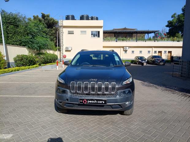 Jeep Cherokee Latitude 4dr SUV (2.4L 4cyl 9A) 2015 Gray