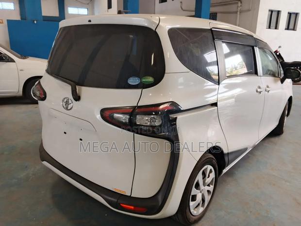 Toyota Sienta 2018 White