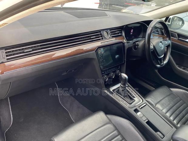 Volkswagen Passat 2018 White