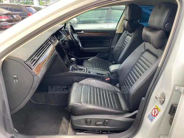 Volkswagen Passat 2018 White