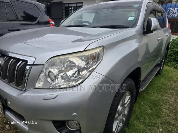 Toyota Land Cruiser Prado 2012 Silver