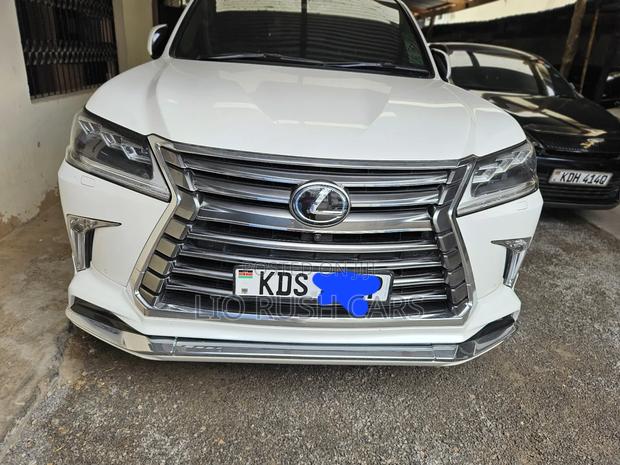 Lexus LX 2018 White