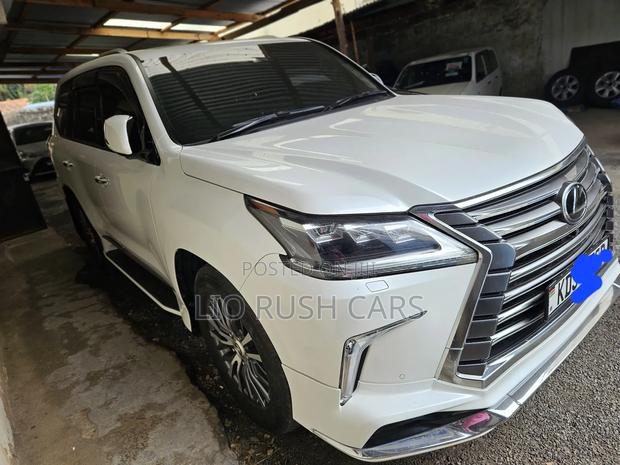 Lexus LX 2018 White