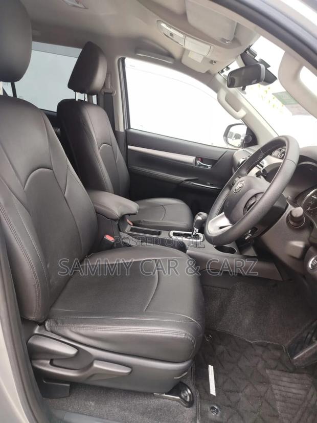 Toyota Hilux 2020 Silver