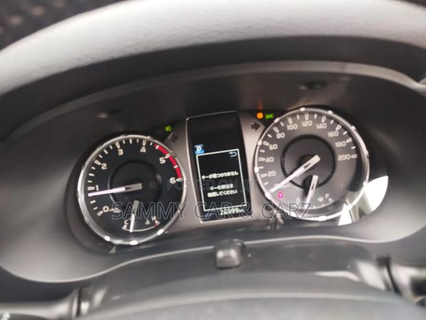 Toyota Hilux 2020 Silver