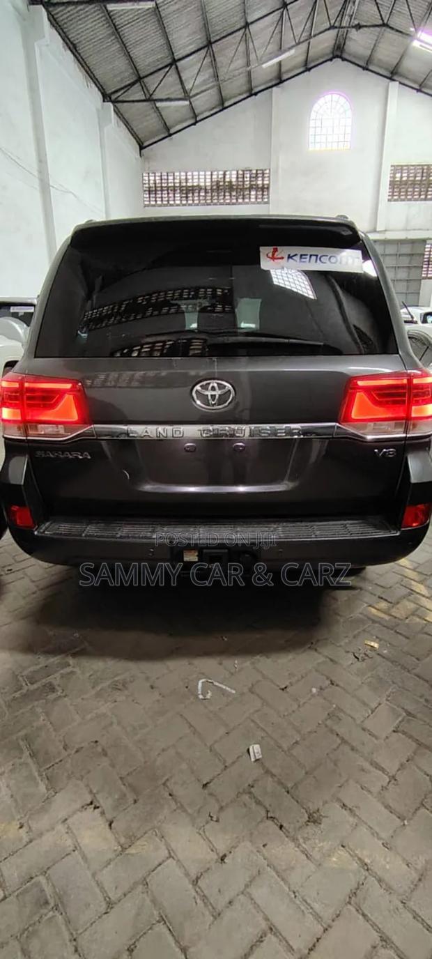 Toyota Land Cruiser 2019 Gray