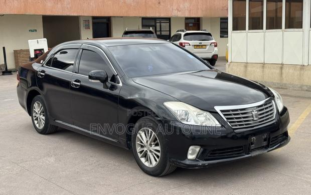 Toyota Crown 2011 Black