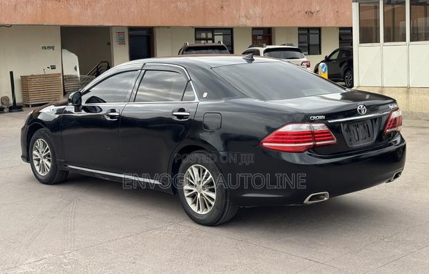 Toyota Crown 2011 Black
