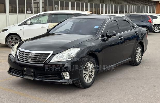 Toyota Crown 2011 Black